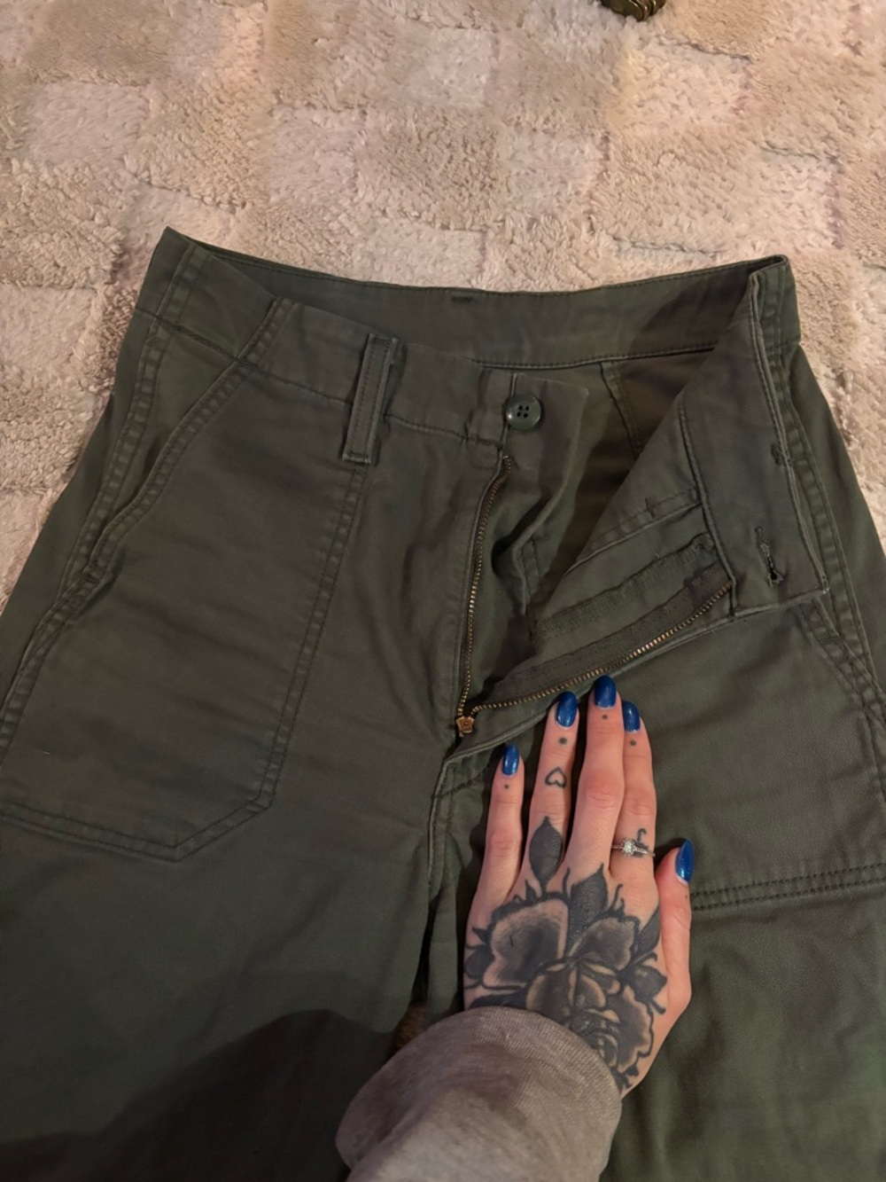 Levi's Olive Green Straight Leg Women's Pants - Picture 2 of 6